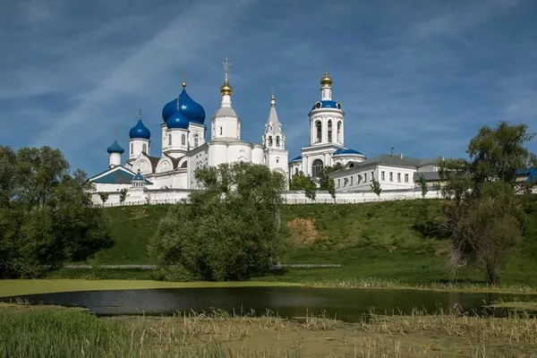 Женские монастыри россии куда можно приехать пожить 15