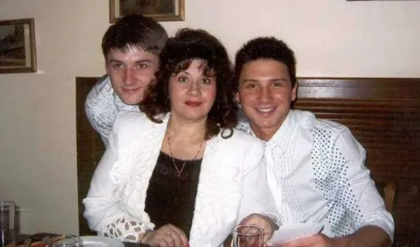 Сергей Лазарев с братом Павлом и мамой