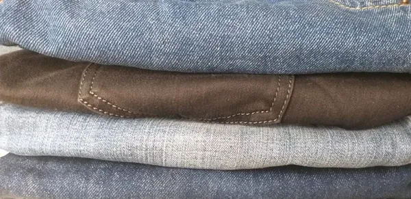 Пять способов растянуть джинсы и сделать их на размер больше