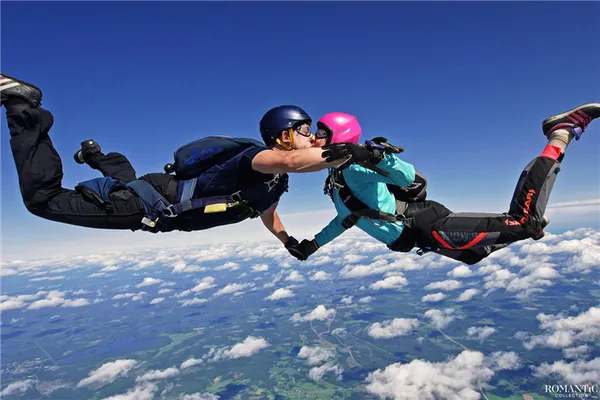 Как отметить 23 февраля с любимым: прыжок с парашютом