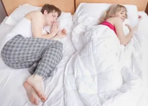 Почему нельзя спать под разными одеялами 3