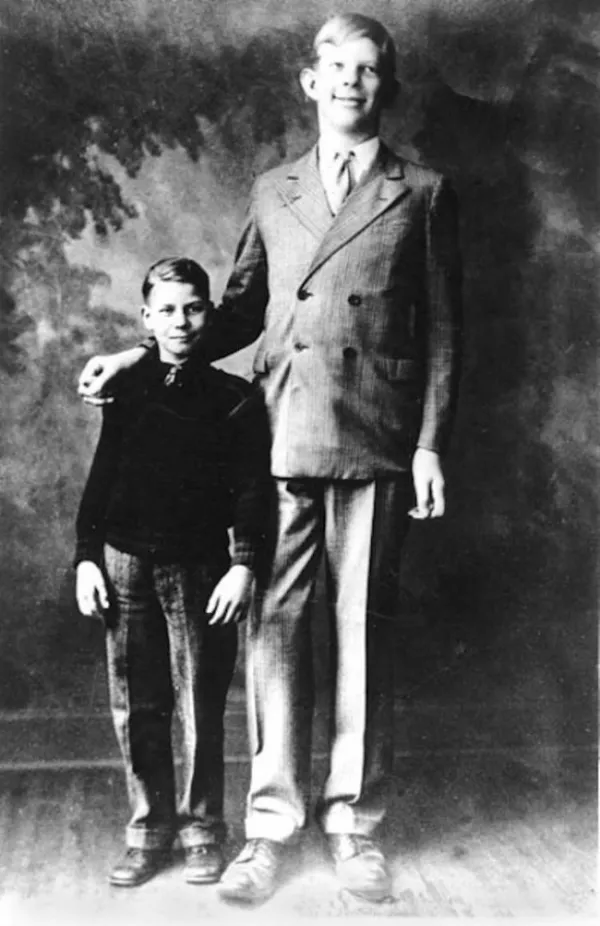 Какой рост был у самого высокого человека в мире? (6 фото)