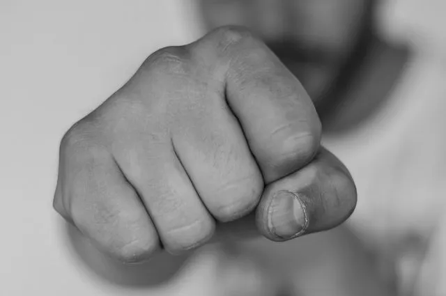 Как правило, такие мужья хорошо знают слабые места жены и умело этим манипулируют.
