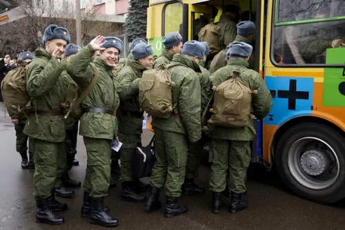 В последние годы все больше людей желают служить в армии.